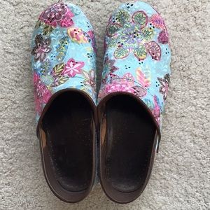 Sanita clogs